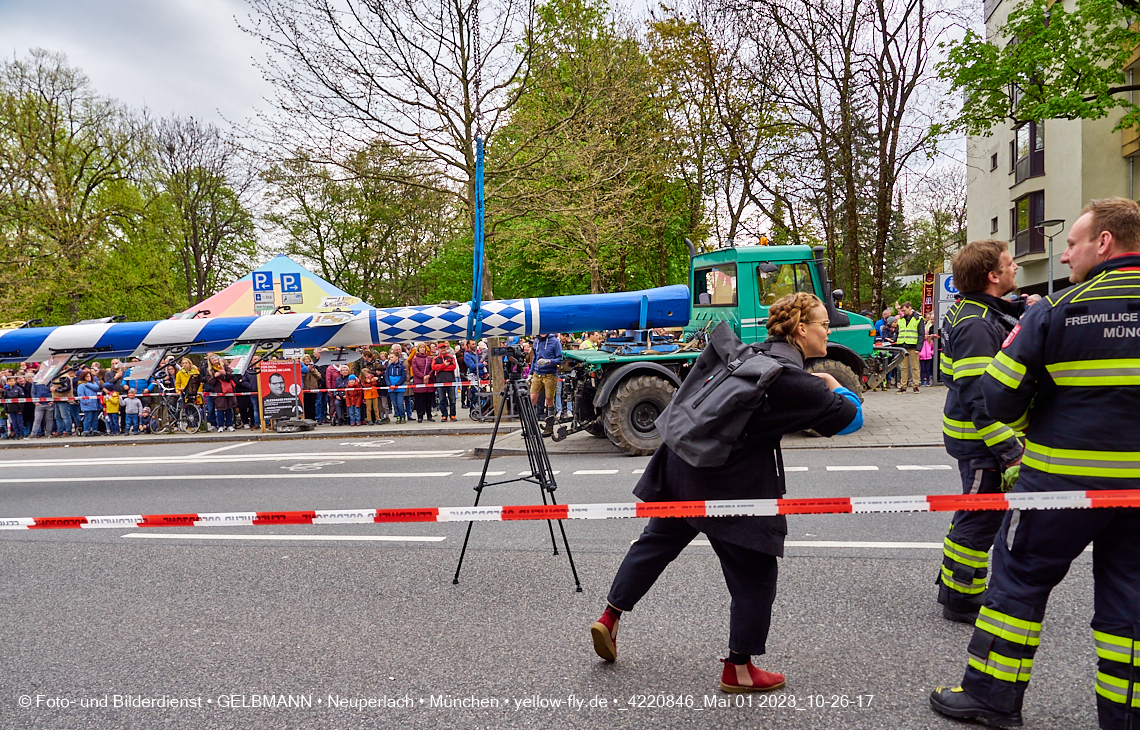 01.05.2023 - Maibaumaufstellung in Berg am Laim